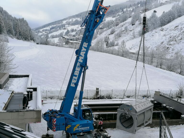 Felbermayer Kran mit Tunnelelement