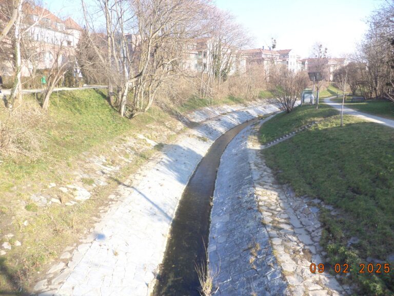 Begradigter Bachlauf
